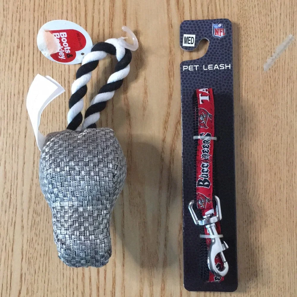 New Bundle Of 2 Doggie Tampa Bay Buccaneers Leash & Toy Size Medium 5/8”W x 4’L